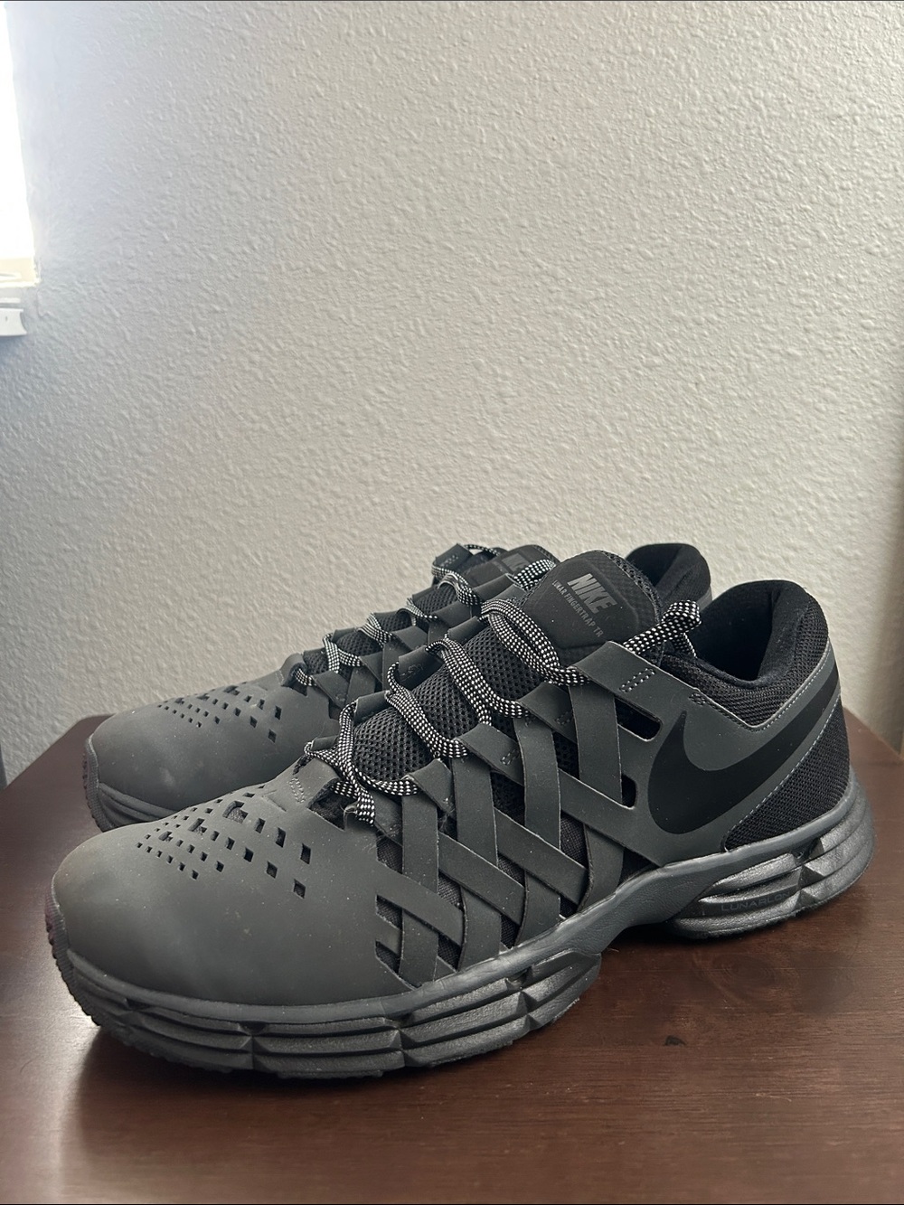 Nike Men's Black Athletic Training Shoes
Nike Lunar Fingertrap TR